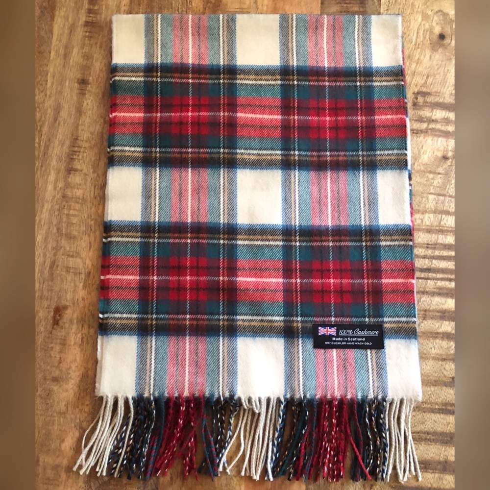100% Cashmere Plaid Fringe Scarf Wrap - Picture 4 of 5